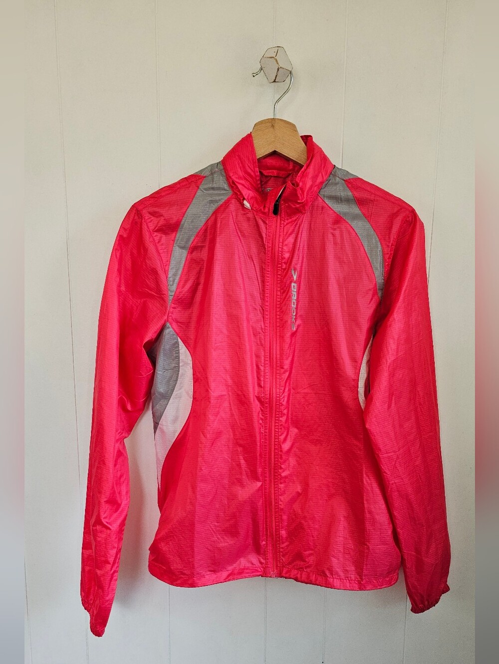 BROOKS LSD Lite Hot Pink Running Jacket